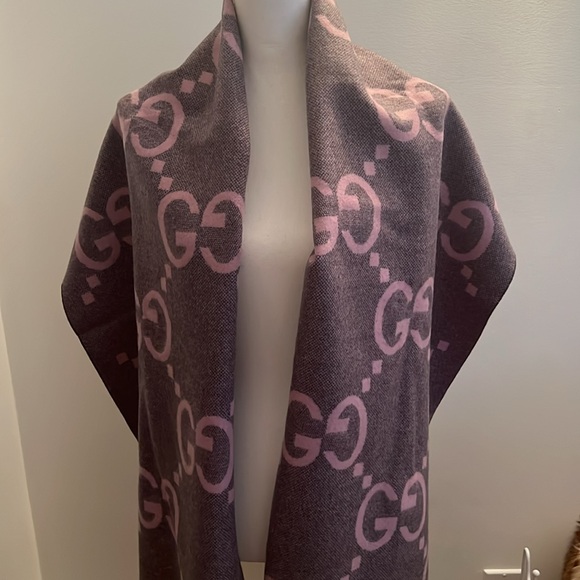 Gucci Lavender Purple Cashmere Scarf and Gloves Set - Picture 5 of 13